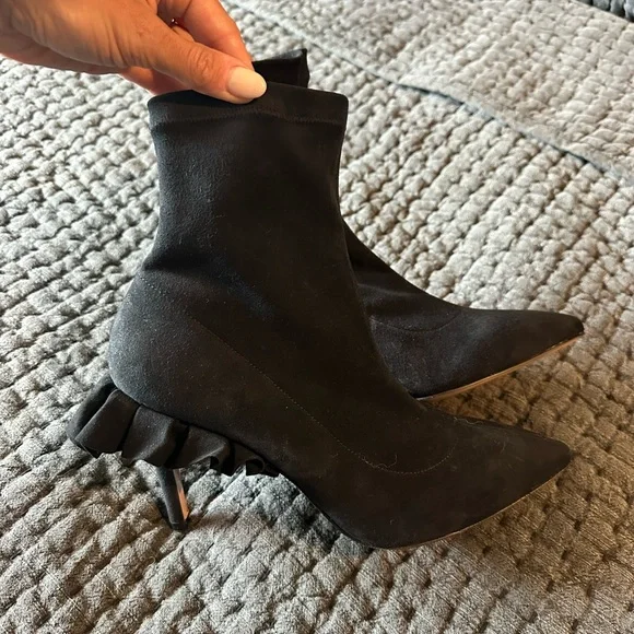 Andrea Wazen Heels - Picture 1 of 2